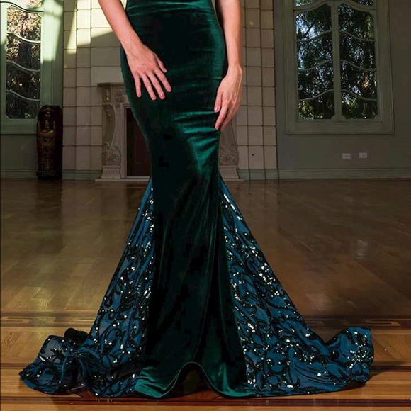 Emerald Velvet Dress - Picture 2 of 12